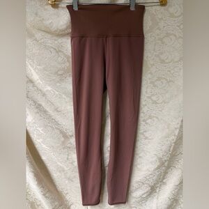 Vuori Leggings ribbed waist in Sedona Brown